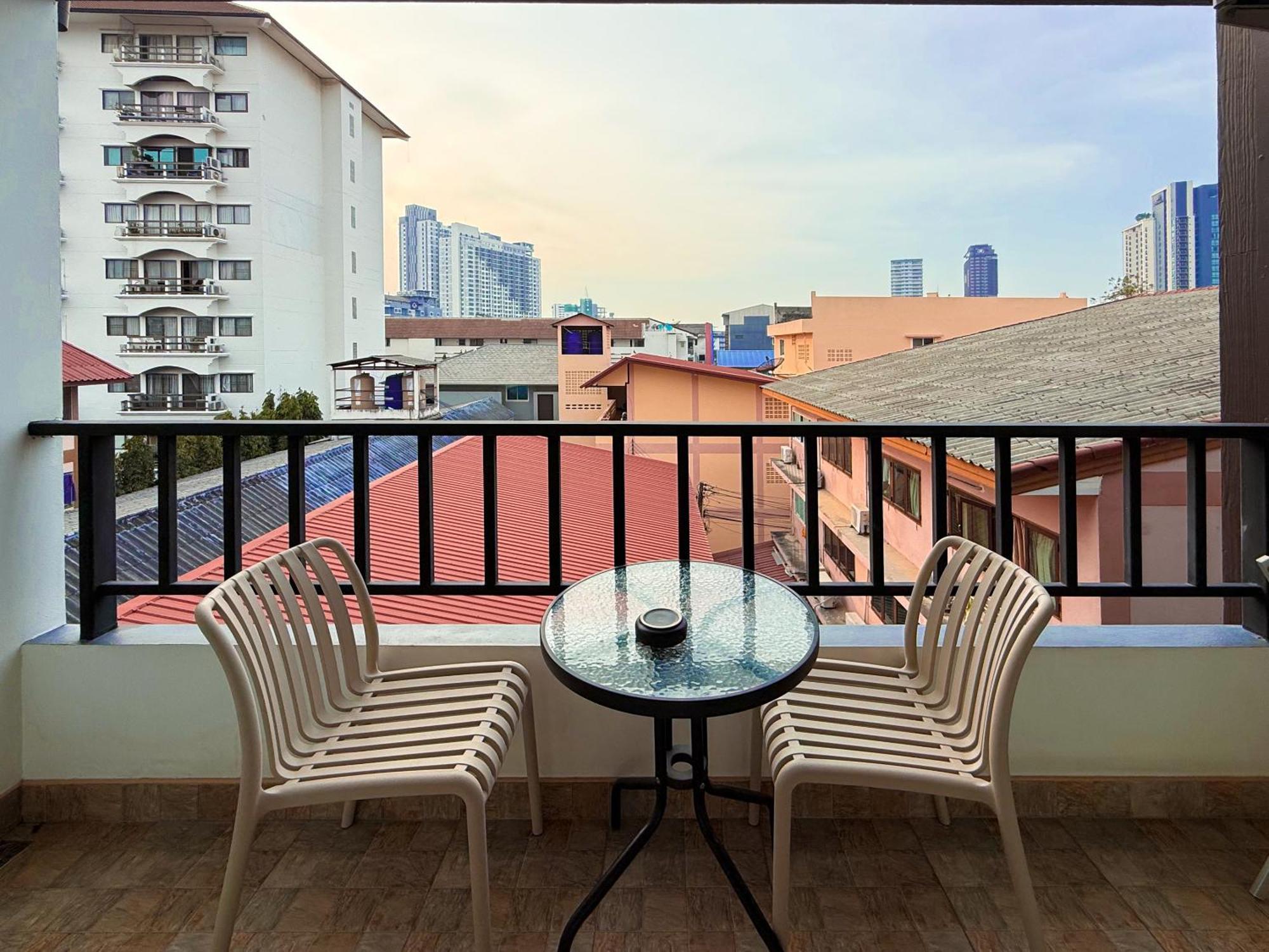 Nalanta Hotel Pattaya Esterno foto